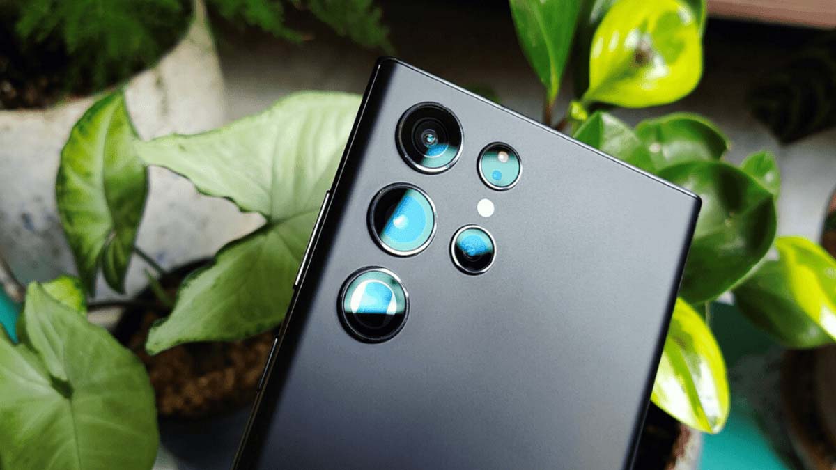 صورة على الطبيعة لهاتف samsung s23 ultra