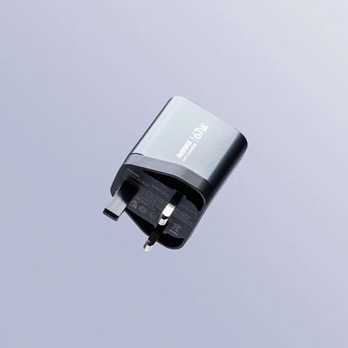 Remax GaN Digital Fast Charging Charger U2-AC67W - الصورة 2